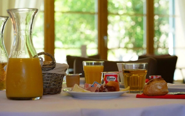 Logis Hotel Le Blason de Provence