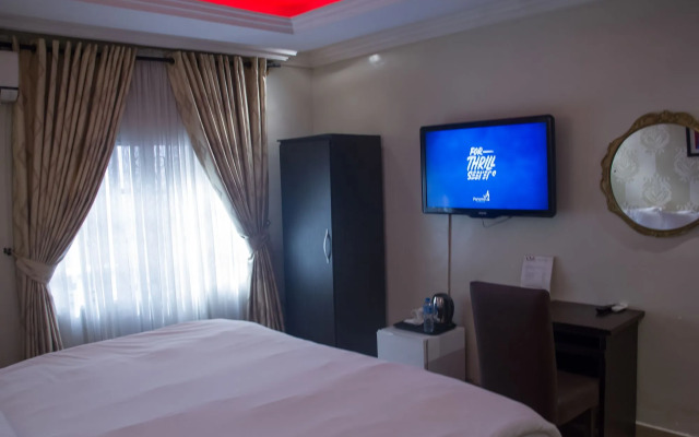 Triple Tee Hotel