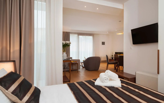 Residence by Vestibul Palace