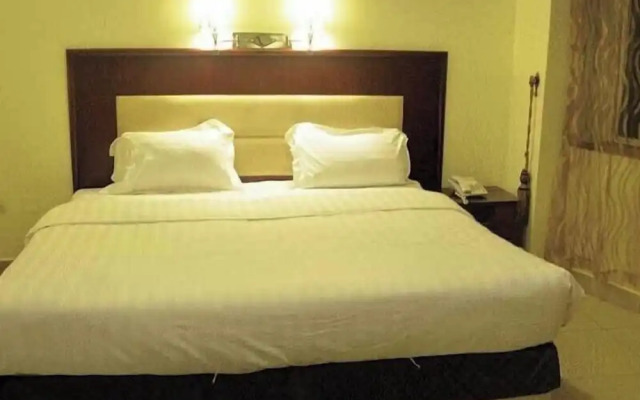 HOTEL DE SILVER BOTIQUE KiGALi