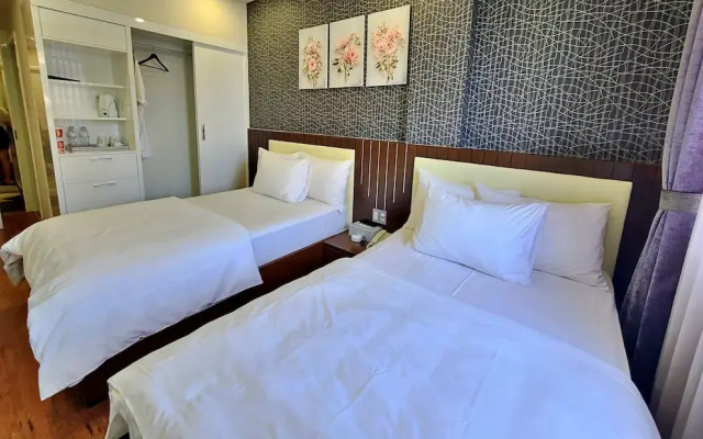 HANZ The Moon Hotel 2