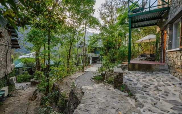 Neemrana's Glasshouse on The Ganges