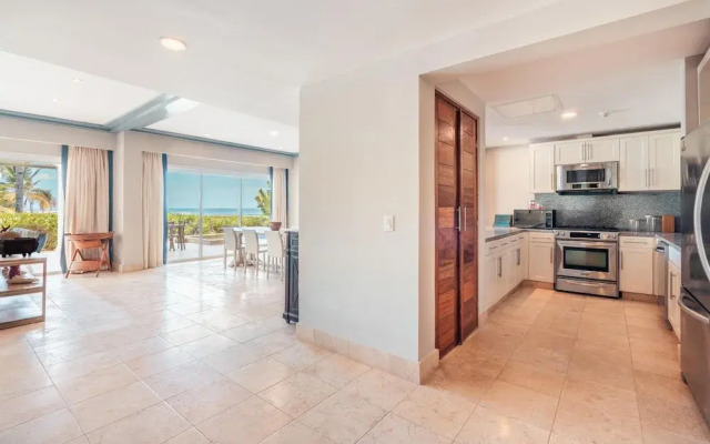 Apt w 2br-beachfront Private Pool in Sotogrande
