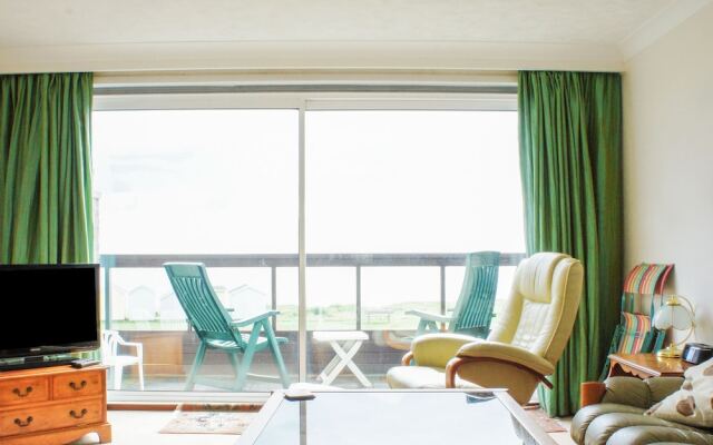 11 Broad Strand