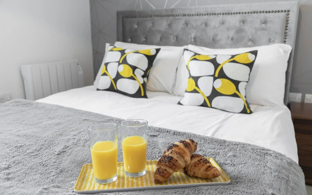 Elliot Oliver - Modern 2 Bedroom Town Centre Apartment