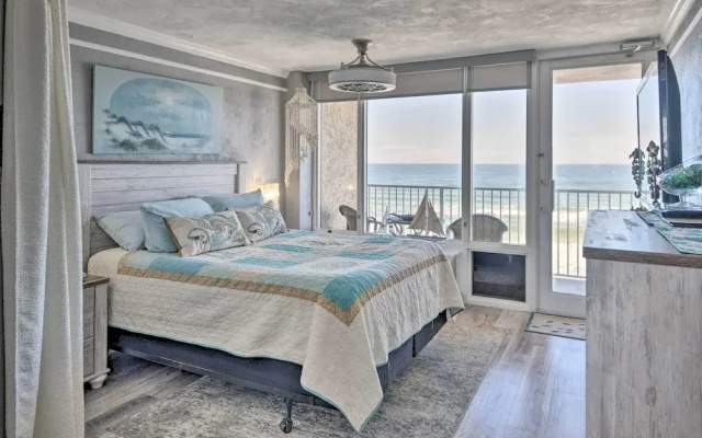 Walk to Ocean: Bright Daytona Beach Condo!
