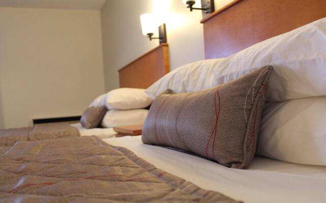 Maverick Motor Inn