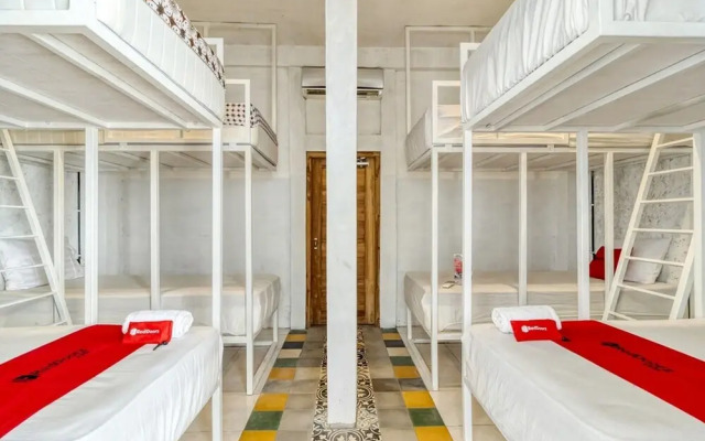 RedDoorz Hostel near Kalasan Temple