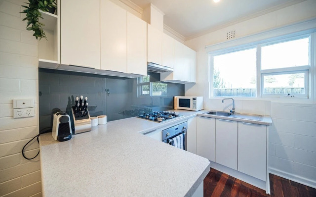 Urban Beach Shack-Metres from the Beach & Cafes