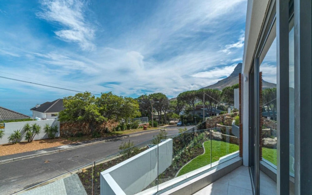 Casa Linea Villa in Camps Bay