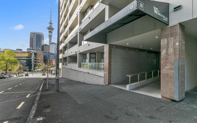 Zodiak Central 2 BR Apt Free Parking Gym