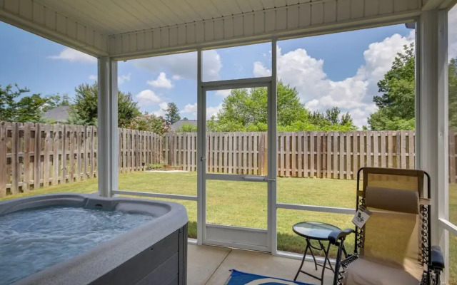 Quaint Grovetown Getaway w/ Private Hot Tub!