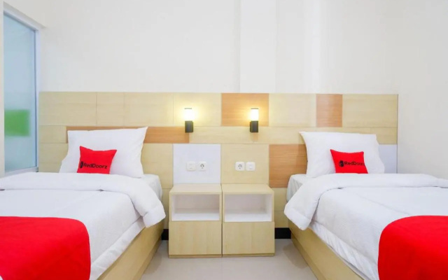Hotel O near Pasar Gede Solo formerly In – Guest Rooms – Surakarta