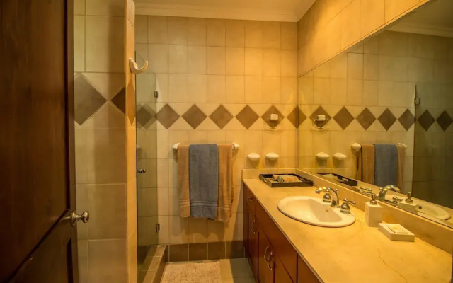 Macaws Ocean Club #8 - 2 Br Condo