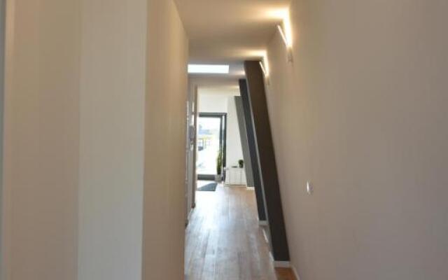 Sunny Penthouse whith balcony 9min walk main station