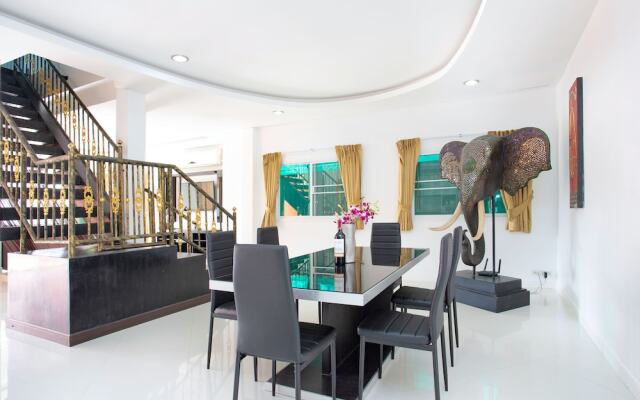 Holiday Bliss 3BR Pool Villa Lancelot 2