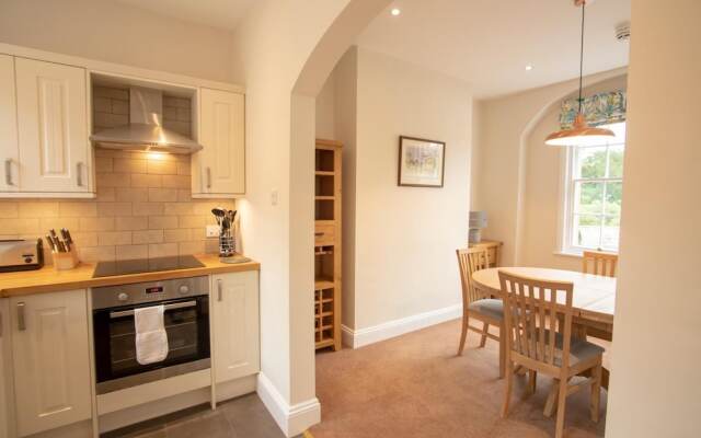 Spacious 2 Bedroom Apartment in Netherby Hall