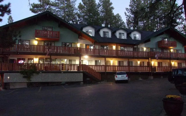 Honey Bear Lodge & Cabins