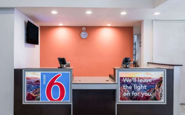 Motel 6 Dallas - Irving DFW Airport East