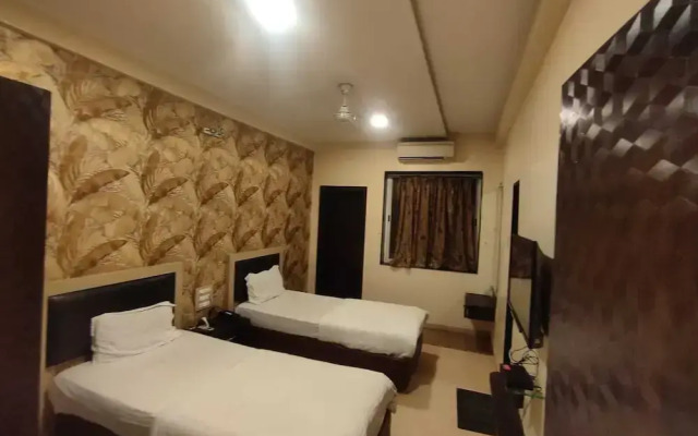Hotel Shades Of Royal