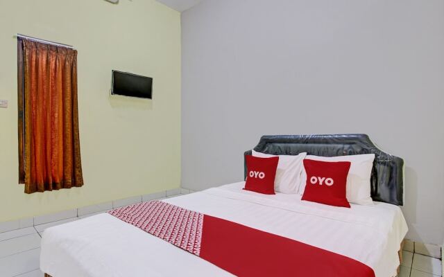 OYO 92521 Guest House Inayah Syariah