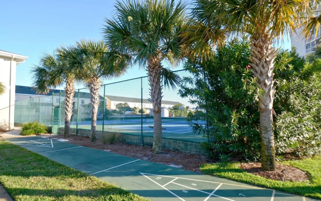 Shoreline 3084 Condo by RedAwning