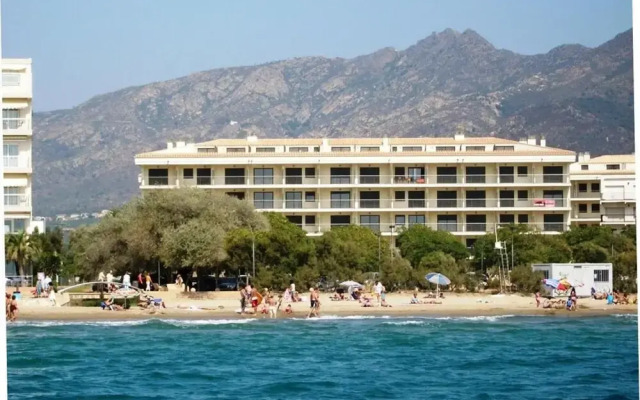 Beachfront Apartment in Roses