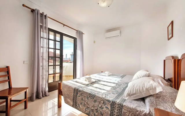 Spacious 4 Bedroom Villa, Private Pool, Free air Conditioning and Wifi