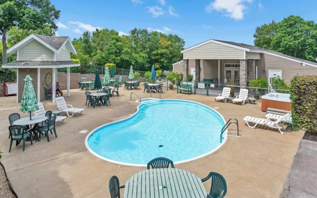 Lake Hideaway Waterfront Condo w/ Resort Perks!
