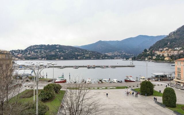 Piazza Cavour Lake View