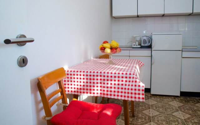 Apartment Postira Meri