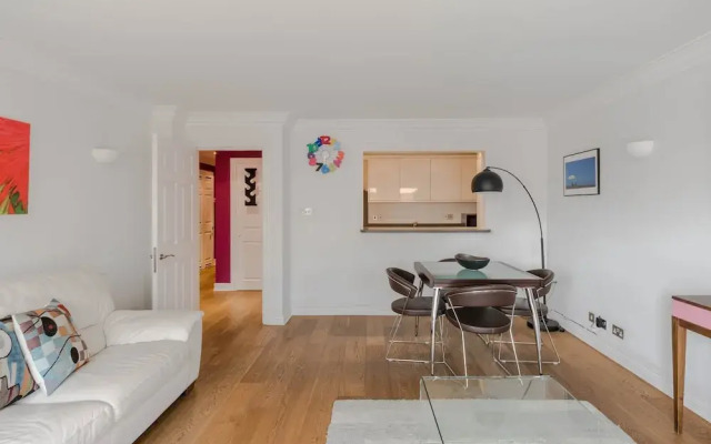 Charter Luxe - Covent Garden - By Frankie Says