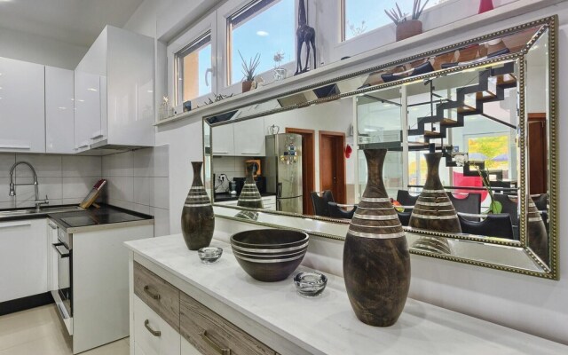 Awesome Home in Lokva Rogoznica With Sauna, Wifi and 4 Bedrooms