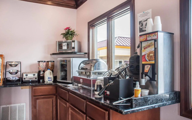 Amherst Inn & Suites