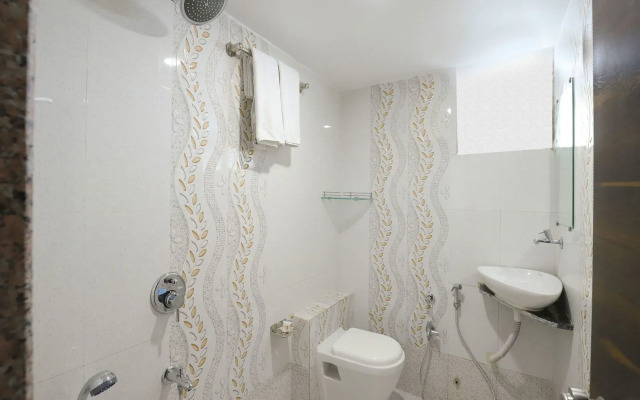 OYO 9805 Hotel Apollo