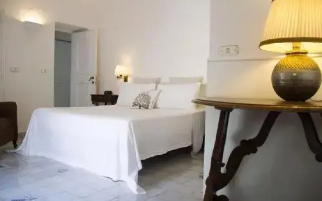 Marunnella Suites