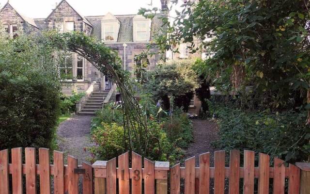 3 Bedroom Apartment With Private Entrance