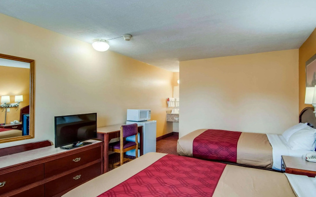 Econo Lodge Near Bluefield College