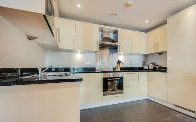 Two Bedroom Apartment in Canary Wharf