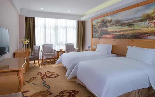 Vienna International Hotel Guangdong Maoming Wanda Plaza – Guest Rooms – Maoming