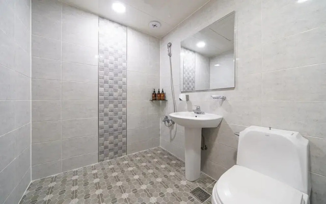 Busan Oncheonjang Victoria