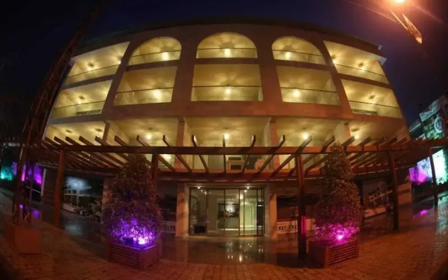 One to One Hotel & Apartments