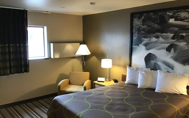 Super 8 by Wyndham Dillon