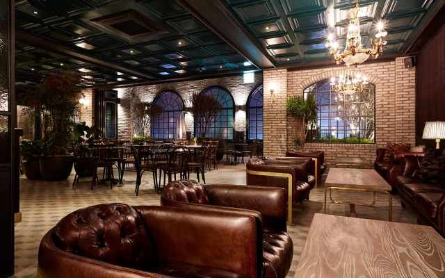 9 Brick Hotel