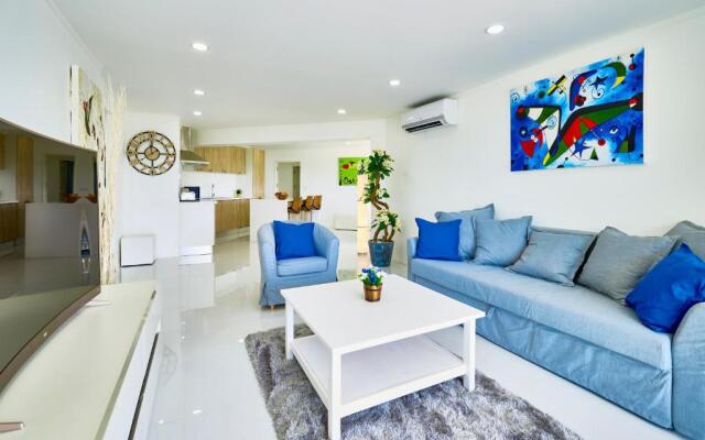 LUXURIOUS APARTMENT at VILLA NAVIN, 30's JOMTIEN BEACH