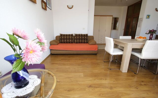 Kiwi Apartment