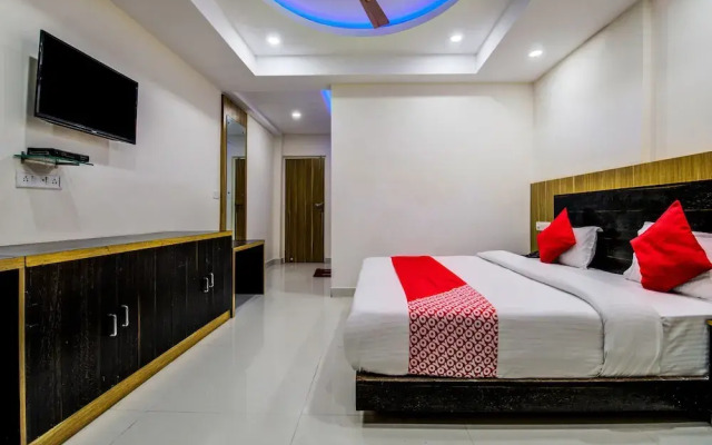 OYO 18542 Petals Inn