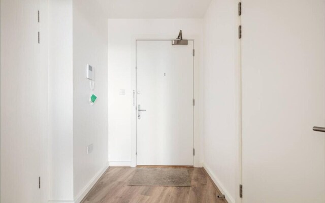 Impeccable 2-bed Apartment in Wembley