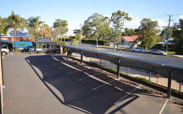 Bluegum Dubbo by Travellers