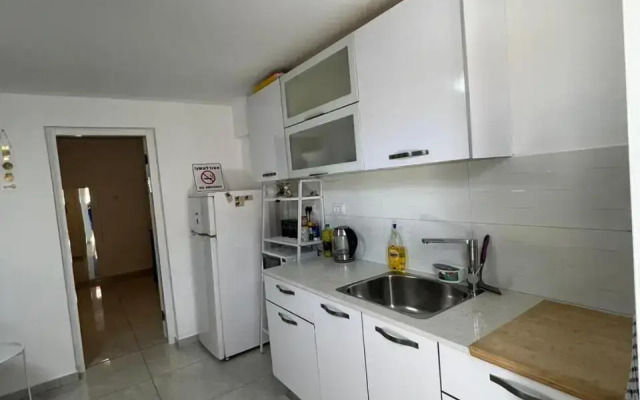 דירת גן מפנקת עם חצר גדולה בעיר השמש הנצחית